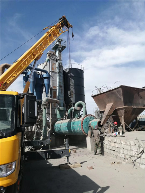 庐山市设备搬运等各类工程项目中，吊车起着关键作用